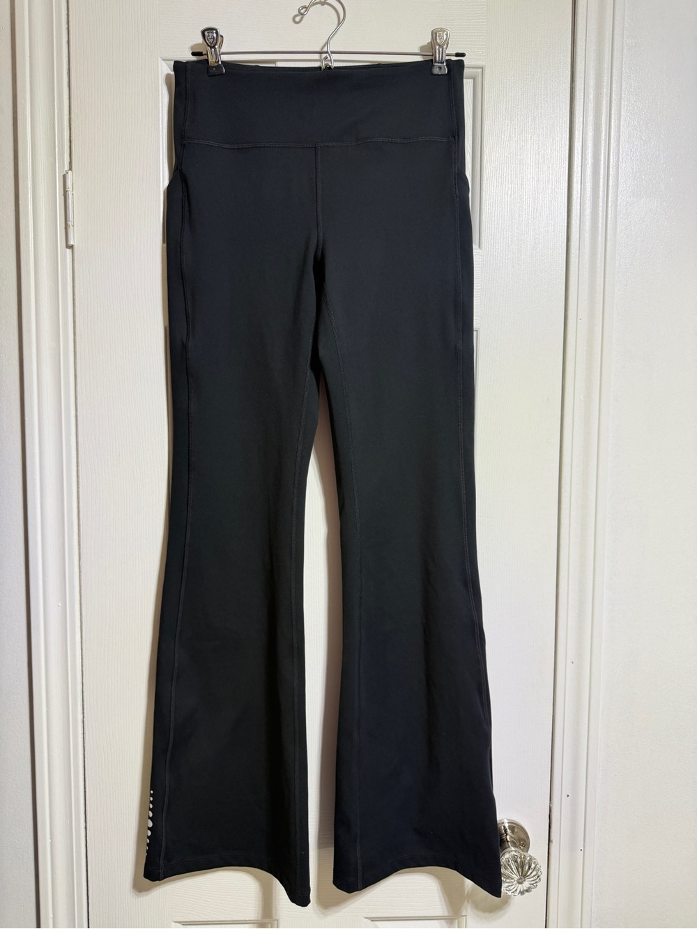 Title nine MVT Train Flare black Pants soft leggings size medium - Picture 2 of 12
